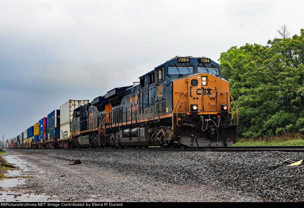 CSX 7204 on I-104